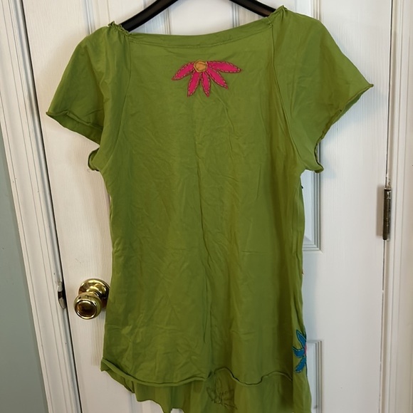 Extremely soft and fun short tee shirt - Picture 4 of 4